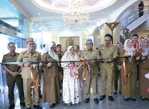 Pj Gubernur Lampung, Samsudin dalam pembukaan Pojok galeri UMKM | Foto : Eka Febriani / Lampung Geh
