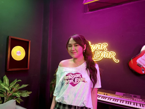 Happy Asmara dalam Content Day Film Ambyar Mak Byar, Radio Dalam, Jakarta Selatan, Senin (25/11/2024). Foto: Giovanni/kumparan