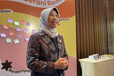 Ketua Komisi X Hetifah Sjaifudin menjawab pertanyaan wartawan usai menghadiri acara Demo Day Perempuan Inovasi 2024, di Westin Jakarta, Jakarta Selatan, Selasa (26/11/2024). Foto: Alya Zahra/kumparan 