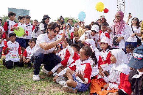 NUVO Family menggandeng Dion Wiyoko untuk mengajak keluarga Indonesia main di luar. Foto: dok. NUVO Family