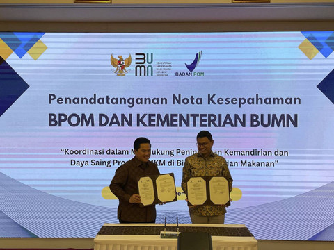 Penandatanganan Nota Kesepahaman BPOM dan Kementerian BUMN oleh Kepala BPOM Taruna Ikrar dan Menteri BUMN, Erick Thohir di Kantor BPOM, Jakarta, pada Selasa (26/11/2024).  Foto: Ghifari/kumparan 