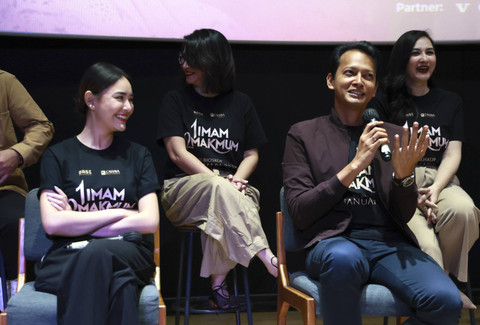 Artis Fedi Nuril dan Amanda Manopo saat konferensi pers trailer film 1 Imam 2 Makmum di CGV, FX Sudirman, Jakarta, Selasa (26/11/2024). Foto: Agus Apriyanto