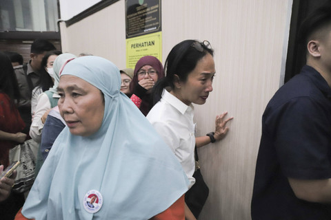 Sejumlah pendukung tersangka kasus korupsi Menteri Perdagangan periode 2015-2016 Thomas Lembong menghadiri sidang putusan praperadilan di Pengadilan Negeri Jakarta Selatan, Selasa (26/11/20224). Foto: Iqbal Firdaus/kumparan