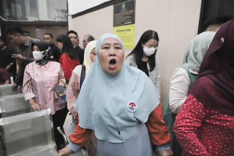 Sejumlah pendukung tersangka kasus korupsi Menteri Perdagangan periode 2015-2016 Thomas Lembong menghadiri sidang putusan praperadilan di Pengadilan Negeri Jakarta Selatan, Selasa (26/11/20224). Foto: Iqbal Firdaus/kumparan