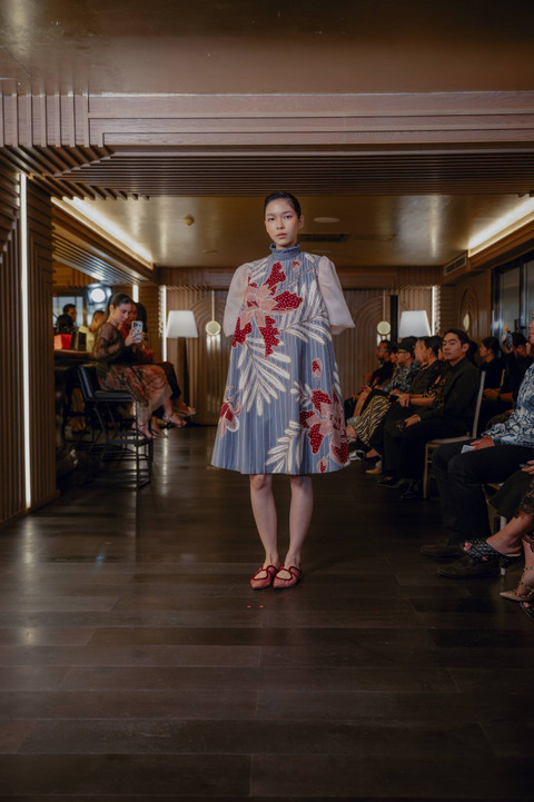 Fashion Show Mahitala oleh rumah mode Iwan Tirta Private Collection di St. Regis Hotel Jakarta, Kamis (21/11/2024). Foto: Iwan Tirta Private Collection