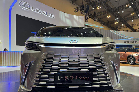 Lexus LM 500 h 4-seater di GJAW 2024. Foto: Fitra Andrianto/kumparan