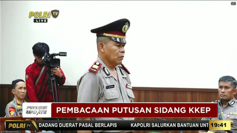 AKP Dadang Iskandar menjalani sidang etik di Mabes Polri, Jakarta, Selasa (26/11/2024).   Foto: Youtube/TV Radio Polri