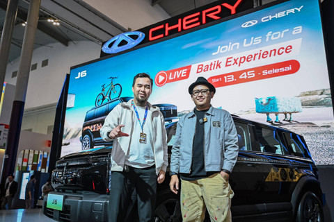 Mobil listrik Chery J6 edisi batik ditampilkan di GJAW 2024. Foto: dok. Chery Sales Indonesia