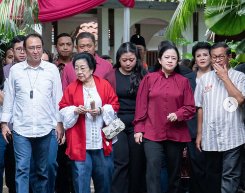 Kiri ke kanan: Elite PDIP: Prananda Prabowo, Megawati Soekarnoputri, Putri Haprani, Puan, Pramono Anung, pada Pilkada DKI Jakarta 27 November 2024. Foto: Instagram/@ketua_dprri