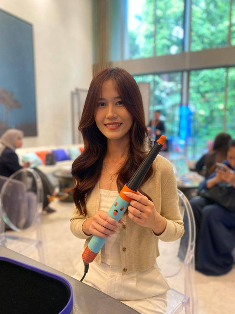 Low Chen Nyeow, insinyur perempuan Dyson, saat peluncuran Dyson Airwrap dan Dyson Supersonic Nural di Jakarta, Oktober 2024  Foto: Dyson Indonesia Foto: Fitria Sofyani/kumparan