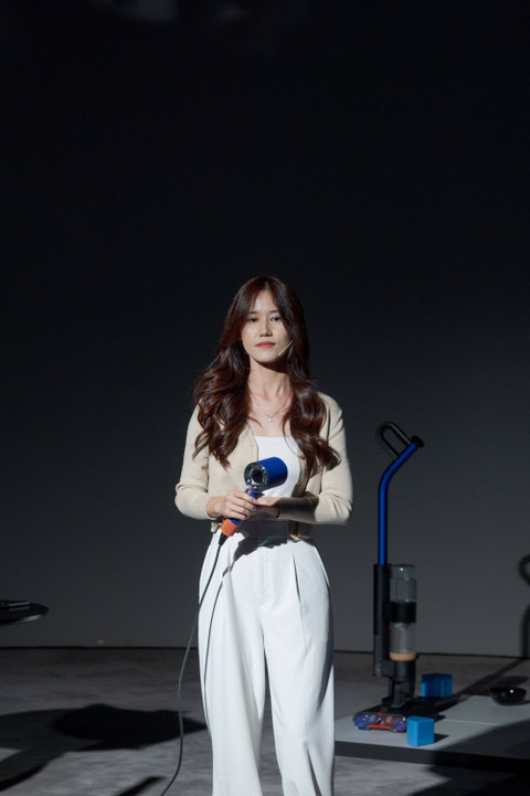 Low Chen Nyeow, insinyur perempuan Dyson, saat peluncuran Dyson Airwrap dan Dyson Supersonic Nural di Jakarta, Oktober 2024  Foto: Dyson Indonesia