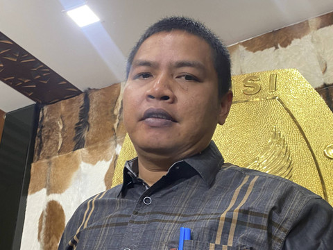 Ketua KPU Jakarta Wahyu Dinata di kantor KPU Jakarta, Jakarta Pusat pada Kamis (28/11/2024). Foto: Abid Raihan/kumparan