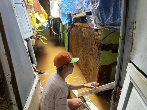 Suasana Banjir Kebon Pala, Kec. Jatinegara, Kel. Kampung Melayu, Kamis (28/11/2024). Foto: Rayyan Farhansyah/kumparan
