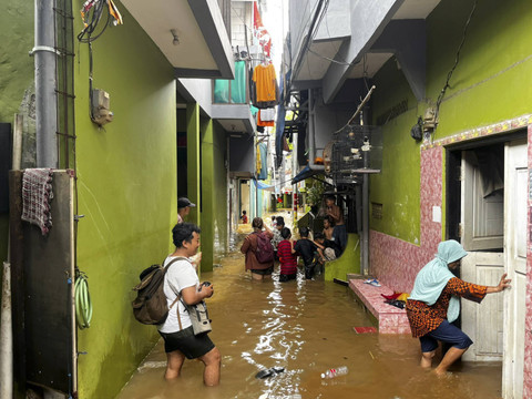 Suasana Banjir Kebon Pala, Kec. Jatinegara, Kel. Kampung Melayu, Kamis (28/11/2024). Foto: Rayyan Farhansyah/kumparan