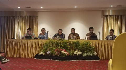 Konferensi pers dilakukan tim pengacara hukum Firli Bahuri yang dipimpin oleh Ian Iskandar di Hotel Ambhara, Jakarta Selatan, Kamis (28/11/2024). Foto: Thomas Bosco/kumparan