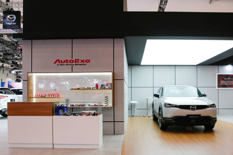 Mobil listrik Mazda MX-30 tampil di GJAW 2024. Foto: Mazda