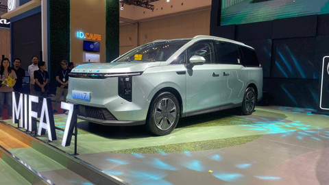 Maxus luncurkan dua mobil listrik MPV Mifa 7 dan Mifa 9.  Foto: Sena Pratama/kumparan