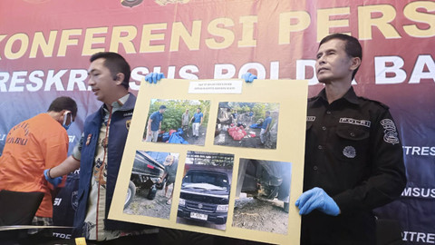 Polisi menunjukkan barang bukti tukang oplos BBM di Bali. Foto: Denita BR Matondang/kumparan