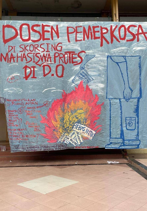 Salah satu bentuk unjuk rasa mahasiswa Unhas menyikapi kasus DO. Dok: Ist.