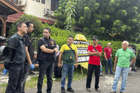 Olah TKP Lanjutan Kasus Pembunuhan di Perumahan Bona Indah, Lebak Bulus, Jakarta, Sabtu (30/11/2024). Foto: Rayyan Farhansyah/kumparan