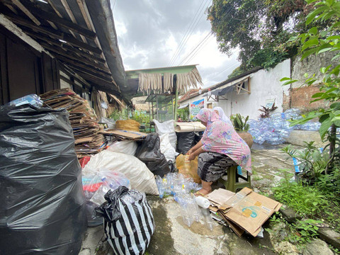 Bank Sampah Dadi Mulyo di Kalurahan Cokrodiningratan, Jetis, Kota Yogya, membuat inovasi penukaran sampah dengan sayuran segar dan ikan lele. Foto: Resti Damayanti/Pandangan Jogja