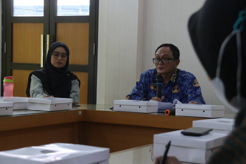 Kepala Bidang Pencegahan Kesiapsiagaan BPBD Kota Yogyakarta, Aki Lukman Nor Hakim saat menyampaikan materi terkait Jumpa Pers 'Kesiapsiagaan Menghadapi Musim Penghujan di Ruang Lantai 1 Diskominfosan Kota Yogyakarta, Jumat (29/11). Foto: Pemkot Yogya