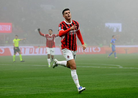 Selebrasi Alvaro Morata saat AC Milan vs Empoli dalam laga pekan ke-14 Liga Italia 2024/25 di Stadion San Siro, Minggu (1/12) dini hari WIB. Foto: REUTERS/Claudia Greco