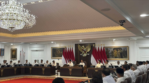 Presiden RI Prabowo Subianto mengumpulkan jajaran Kabinet Merah Putih dalam sidang kabinet paripurna, di Istana Negara, Jakarta Pusat, Senin (2/12/2024). Foto: Zamachsyari/kumparan