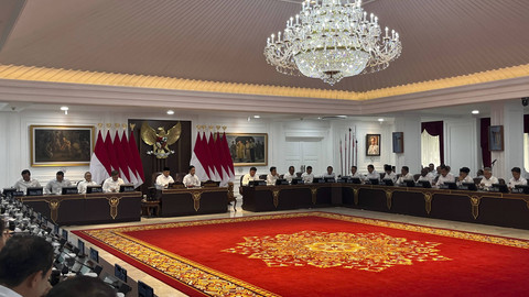 Presiden RI Prabowo Subianto mengumpulkan jajaran Kabinet Merah Putih dalam sidang kabinet paripurna, di Istana Negara, Jakarta Pusat, Senin (2/12/2024). Foto: Zamachsyari/kumparan