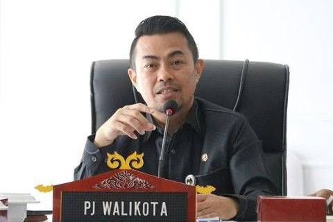 Pj Wali Kota Pekanbaru Risnandar Mahiwa. Foto: Pemkot Pekanbaru
