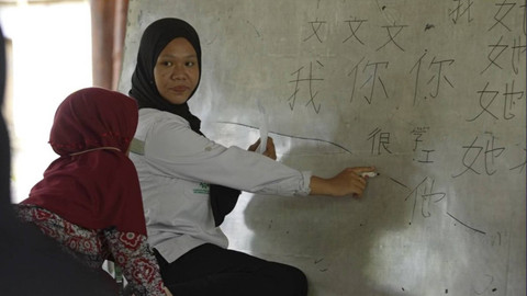 Nurul Padilah, eks murid Jamilah yang kini ikut mengajar. Foto: Subhan Zainuri/kumparan