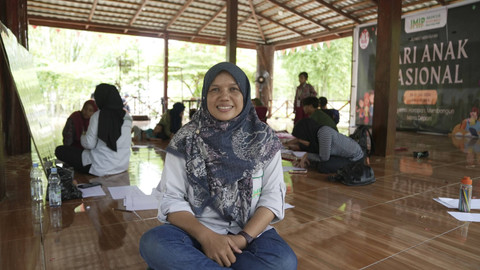 Jamilah Akbar, pengajar bahasa Mandarin di Rumah Literasi Sidaya. Foto: Amrizal Papua/kumparan