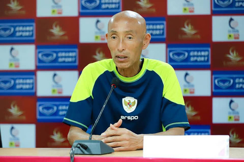 Satoru Mochizuki dalam sesi konferensi pers pasca-laga melawan Singapura di semifinal ASEAN Women's Cup 2024 di New La...                    </div>

                    <div class=