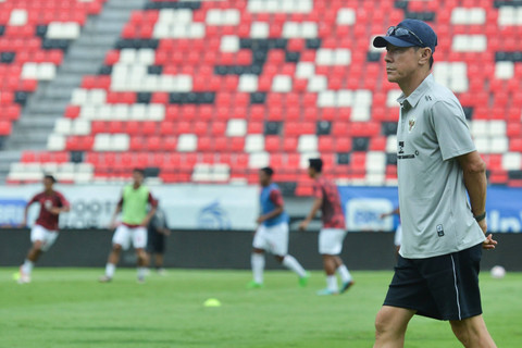 Pelatih Timnas Indonesia Shin Tae-yong saat pertandingan melawan Bali United di Stadion Kapten I Wayan Dipta, Gianyar, Bali, Selasa (3/12/2024). Foto: Fikri Yusuf/ANTARA FOTO
