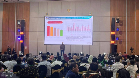 Penandatanganan MoU antara Badan Gizi Nasional dan PP Muhamamadiyah terkait program makan bergizi gratis di Kupang, NTT, Selasa (3/12/2024). Foto: Haya Syahira/kumparan