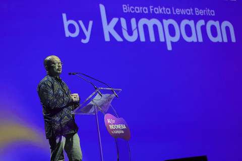 Chief of AI & Corporate Strategy kumparan Andrias Ekoyuono menyampaikan sambutan saat AI for Indonesia by kumparan di Djakarta Theater, Jakarta, Rabu (4/12/2024). Foto: Jamal Ramadhan/kumparan