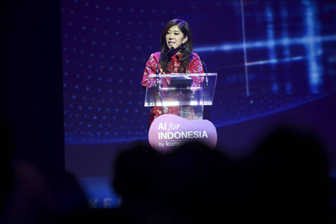 Menteri Komunikasi dan Digital, Meutya Hafid saat memberikan Keynote Speech pada AI for Indonesia by kumparan di Djakarta Theater, Jakarta, Rabu (4/12/2024). Foto: Aditia Noviansyah/kumparan