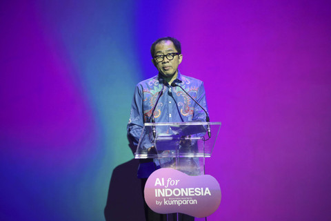 Wakil Menteri Perindustrian Republik Indonesia Faisol Riza menyampaikan sambutan saat menghadiri AI for Indonesia by kumparan di Djakarta Theater, Jakarta, Rabu (4/12/2024). Foto: Aditia Noviansyah/kumparan