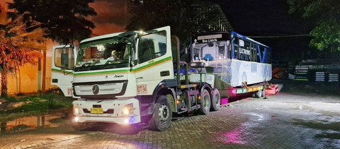 Pengiriman bus listrik TransJakarta dari Karoseri Laksana. Foto: Laksana
