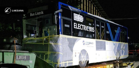 Pengiriman bus listrik TransJakarta dari Karoseri Laksana. Foto: Laksana