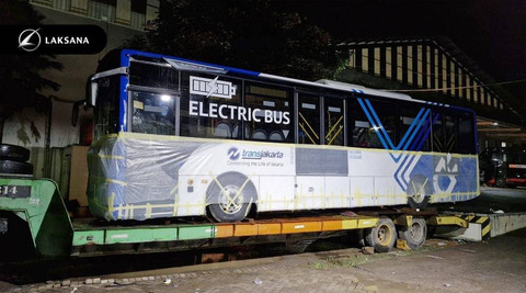 Pengiriman bus listrik TransJakarta dari Karoseri Laksana. Foto: Laksana