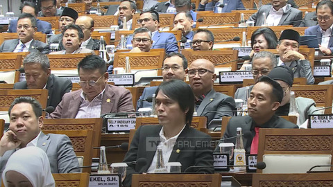 Suasana rapat paripurna yang ke-9 masa persidangan pertama 2024-2025, di ruang rapat paripurna DPR RI, Jakarta Pusat, Kamis (5/12/2024). Foto: YouTube/ TV Parlemen 