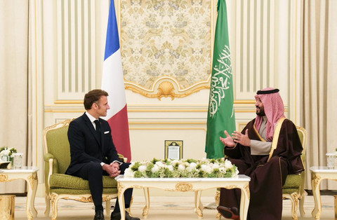 Presiden Prancis Emmanuel Macron bertemu Putra Mahkota Pangeran MBS di Arab Saudi, 2 Desember 2024. Foto: X/@EmmanuelMacron