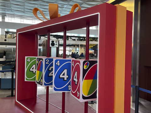 Toys Kingdom berkolaborasi dengan InJourney hadirkan Christmas Play-Experience di Terminal 3 Bandara Soekarno-Hatta Tangerang. Foto: Nabila Fatiara/kumparan