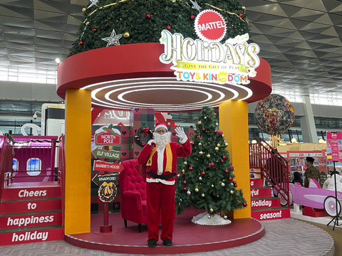 Toys Kingdom berkolaborasi dengan InJourney hadirkan Christmas Play-Experience di Terminal 3 Bandara Soekarno-Hatta Tangerang. Foto: Nabila Fatiara/kumparan