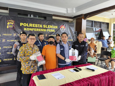 AAS (60) tukang pijat yang cabuli bocah laki-laki 13 tahun di sebuah masjid di Kapanewon Kalasan, Kabupaten Sleman. Foto: Arfiansyah Panji Purnandaru/kumparan