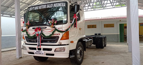 Truk Hino500 Series tipe FL yang diterima SMK 1 Belitang III, OKU Timur. Foto : Abdullah Toriq/Urban Id