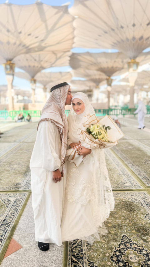 Zumi Zola dan Putri Zulhas resmi menikah di Madinah. Foto: Dok. Keluarga Putri Zulhas