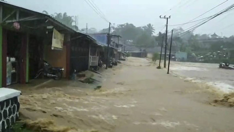 Banjir bandang luapan sungai Cikaso di Kecamatan Sagaranten, Kabupaten Sukabumi. Foto: Dok. Istimewa