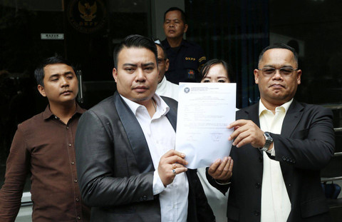 Anggota Tim Kuasa Hukum Pasangan RIDO melaporkan Ketua dan Komisioner KPU Provinsi DKI Jakarta ke Dewan Kehormatan Penyelenggara Pemilu (DKKP), Jakarta Pusat. Foto: Dok. Tim Media Ridwan Kamil